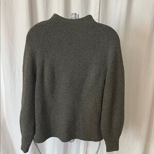 Everlane green cashmere sweater Knit Pullover XS  khaki